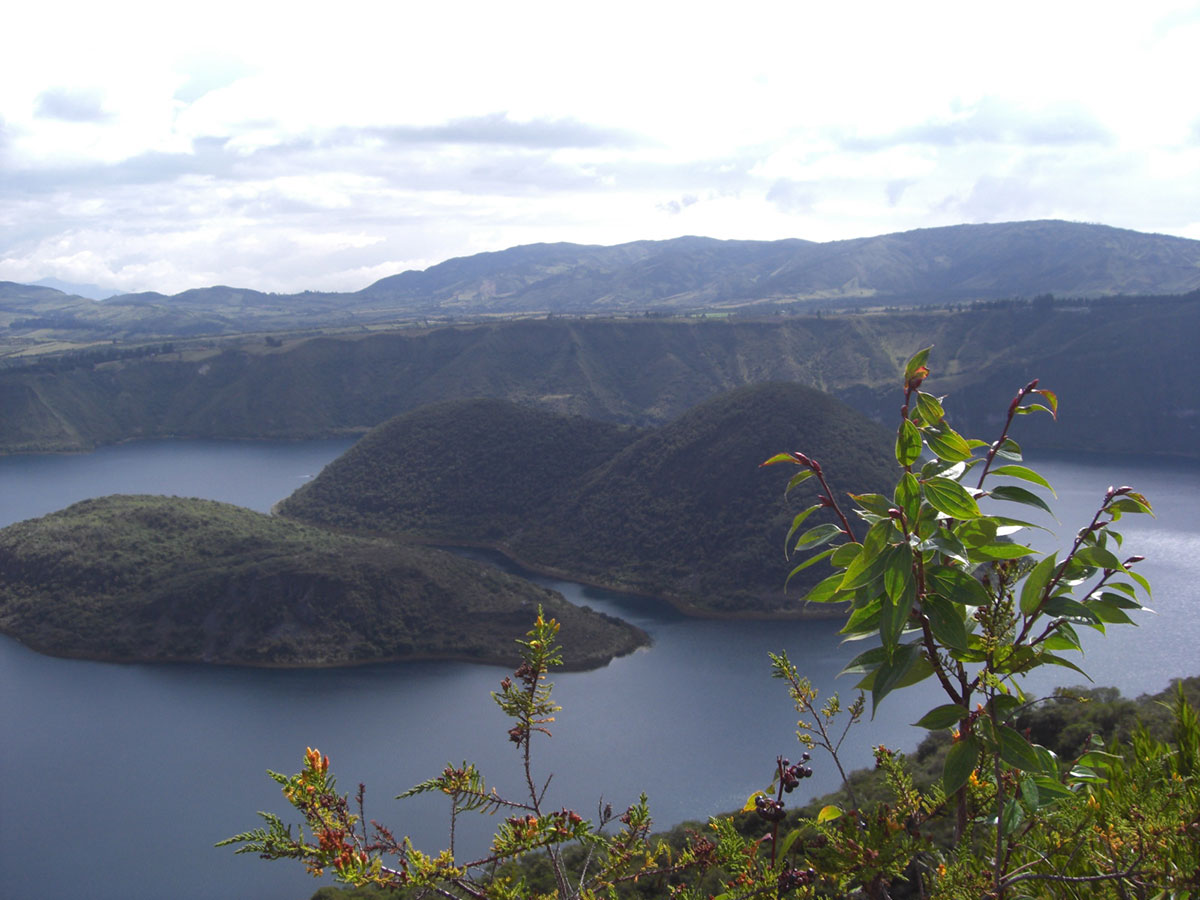 Cuicocha, volcanic, lagoon, itk, ecuador