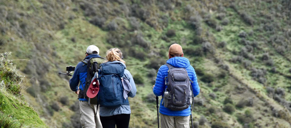 volcanoes alley ecuador tour